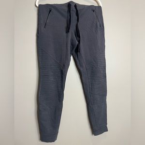 Alo womens jogger size small, dark grey